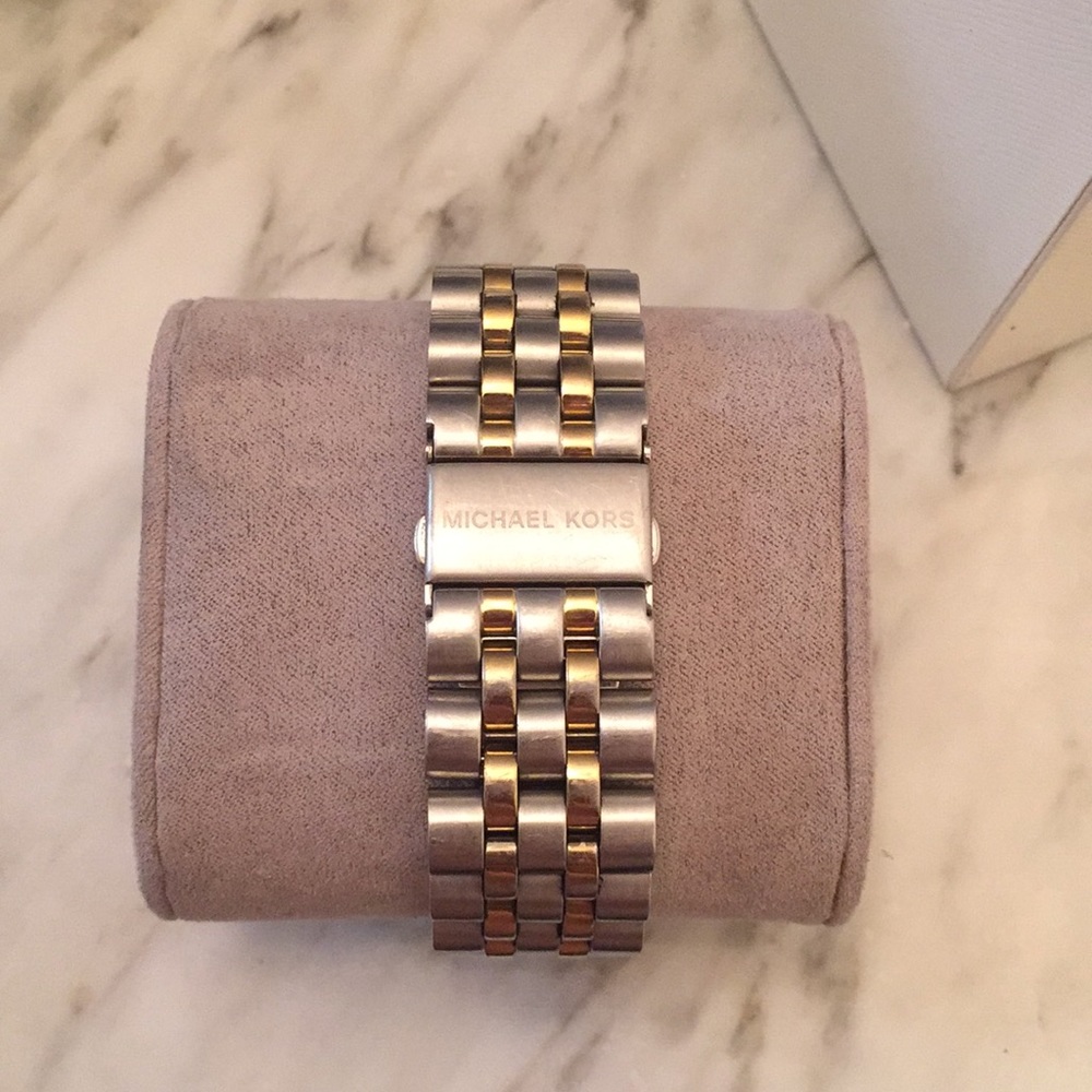 Micheal Kors watch - Picture 2 of 3